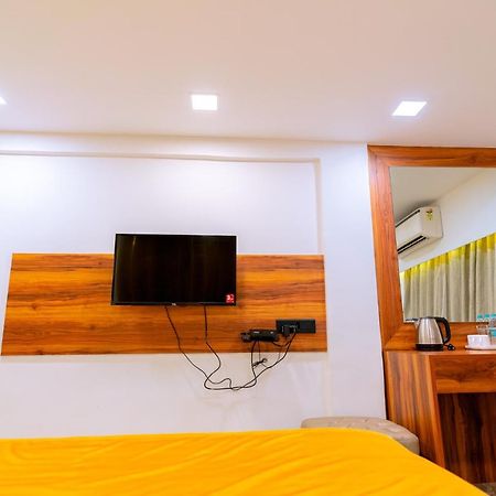 Calangute Castle Hotel Bardez ภายนอก รูปภาพ