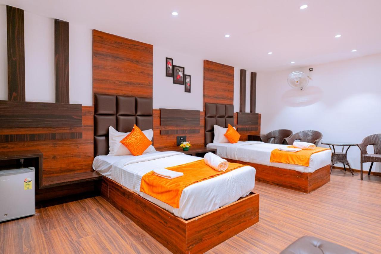Calangute Castle Hotel Bardez ภายนอก รูปภาพ